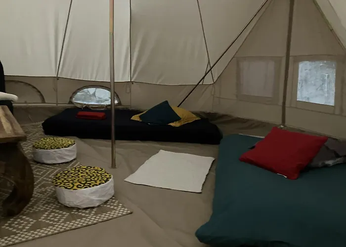 Grande Tente Tipi En Pleine Foret
